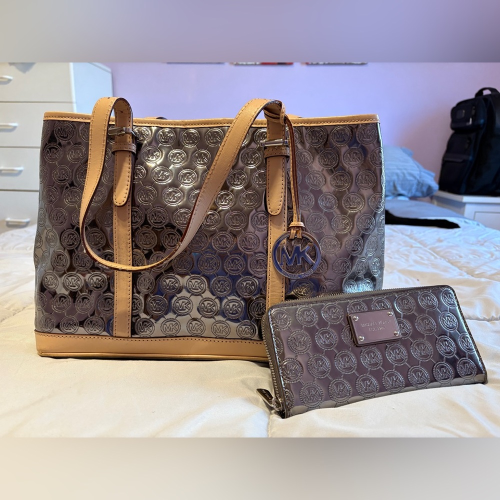 MICHAEL KORS METALLIC TOTE AND WALLET!